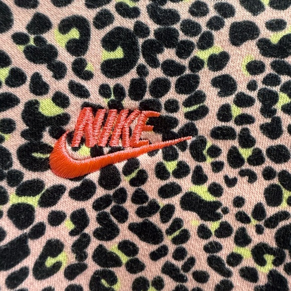 Nike Crew Animal Print Oversized Sweatshirt Size Small Pink, Yellow, Black - Picture 3 of 8
